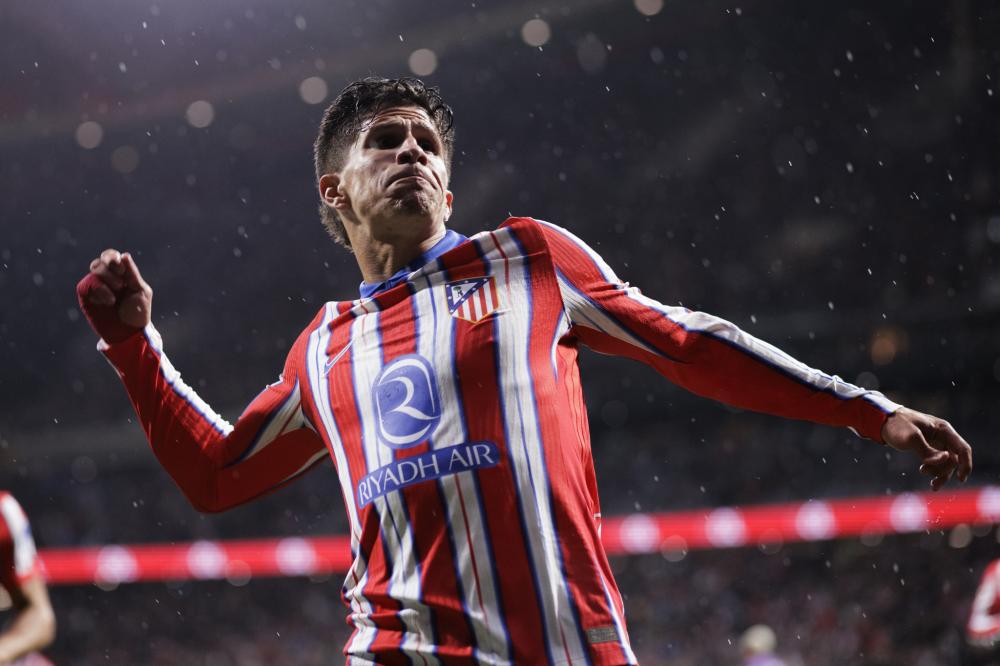 不同于滕哈 不同于滕哈